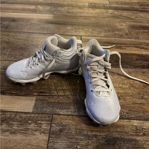 Under Armour Boys Cleats - White, size 13
